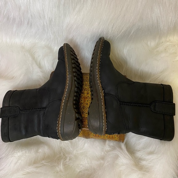 UGG Aliso Short Leather Boots size 5 - Picture 4 of 8